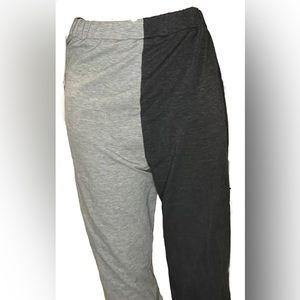 sweat pants 2 colors with a print.